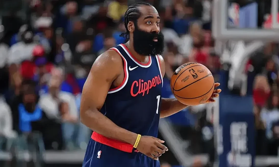 哈登赛事官方发布出色防守新规，掘金争议不断！(哈登赛事官方发布出色防守新规,掘金争议不断的原因)